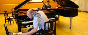 Henrik Schwarz programuje fortepian – ZOBACZ VIDEO