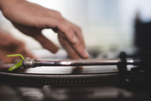 Badania pokazują, że większość DJ-ów doświadcza wypalenia zawodowego