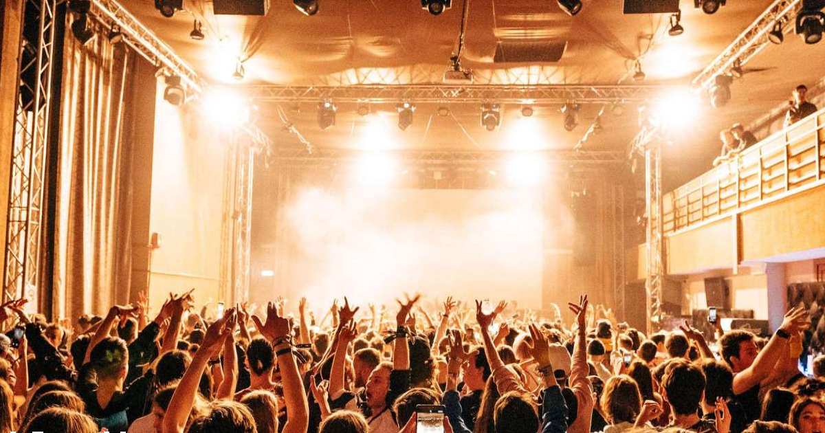 Angielska branża wzywa rząd do pomocy dla przemysłu muzyczno-eventowego
