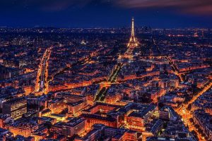Francja zakazuje zgromadzeń powyżej 1000 osób w 11 miastach, w tym w Paryżu