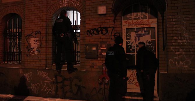 „Niewinny” donos i brawurowa interwencja w Berlinie