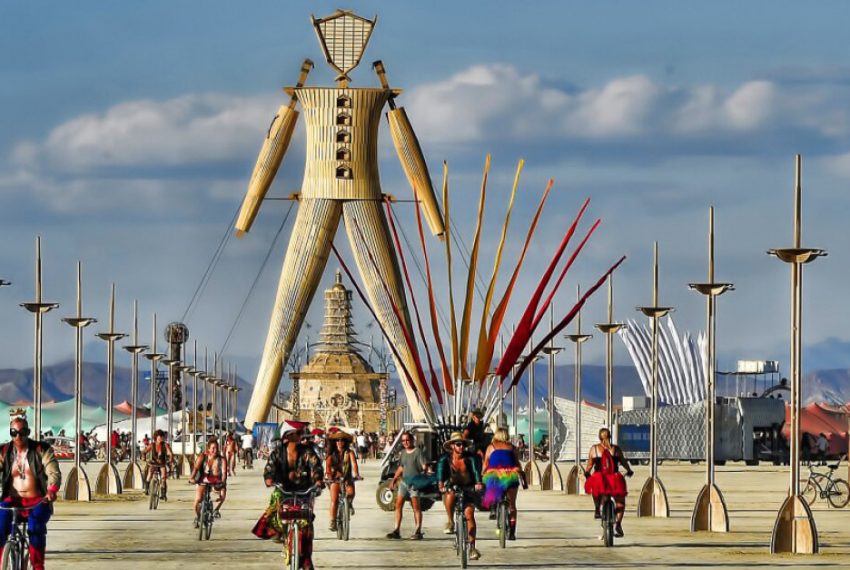 Bez obowiązku szczepień, ale i bez festiwalu. Burning Man przełożony na 2022 rok