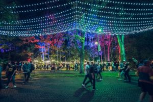 FEST Festival i Wisłoujście prezentują Eden – scenę dzienno-nocną z lekką i taneczną elektroniką