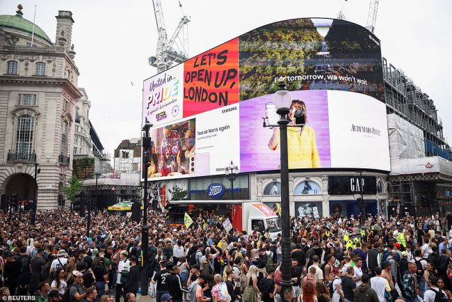 Wielka Brytania, protesty, Londyn, save our scene