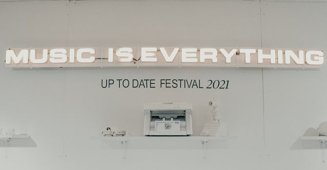 Byliśmy na Up To Date Festival 2021. Pogadajmy, bo warto – relacja
