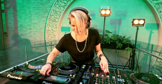 Jedna z najbardziej zasłużonych polskich DJ-ek, Carla Roca, wystąpi na ELEVATE