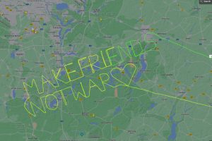 To my napisaliśmy MAKE FRIENDS NOT WAR na niebie nad Berlinem w trakcie Love Parade!