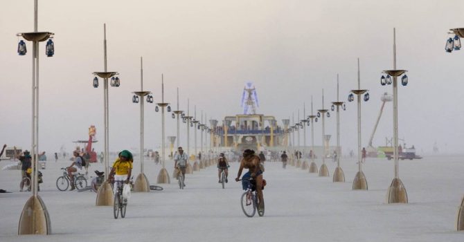 Burning Man 2022 – festiwal na polską kieszeń? Wiemy, ile trzeba wydać