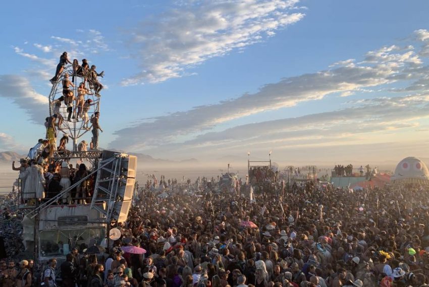 Charlotte de Witte i Enrico Sangiuliano dzielą się setem z Burning Man 2022
