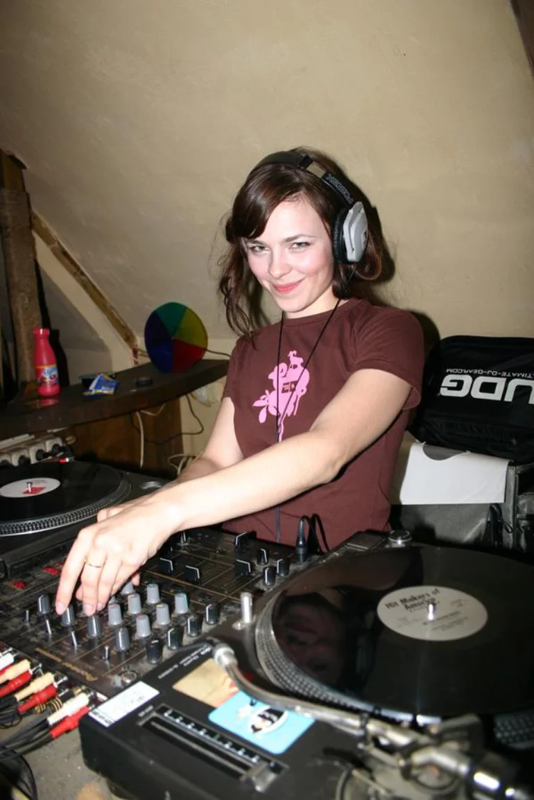 Prezentujemy stare fotki znanych DJ-ów #1: Świat. Rozpoznasz wszystkich?, Nina Kraviz