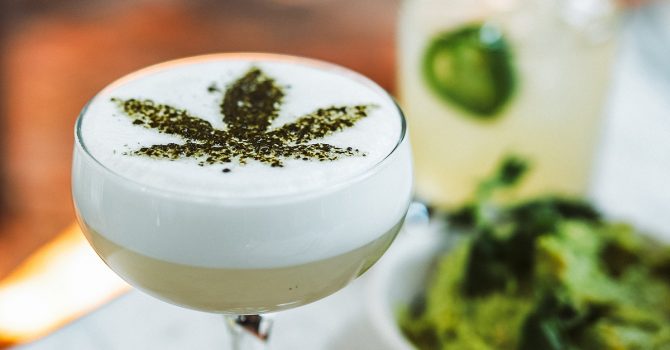 Jak działają drinki z marihuaną w składzie?