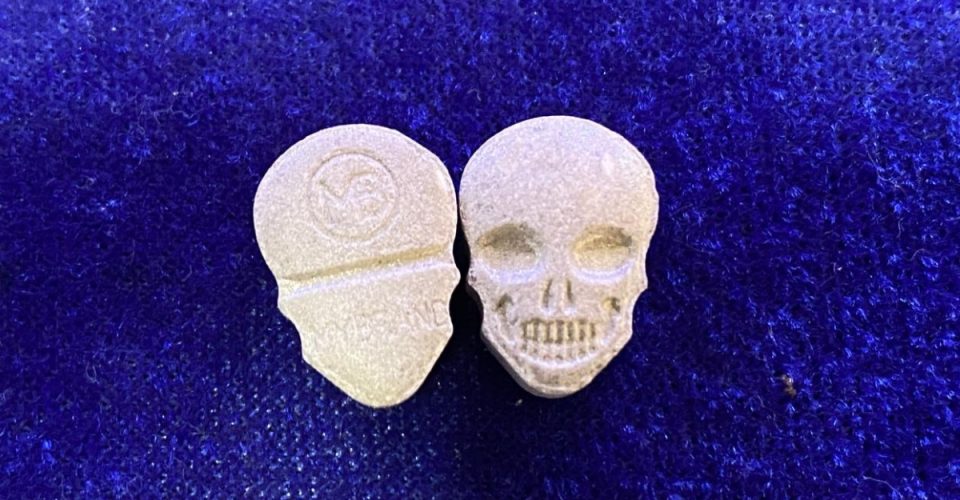 Ekstremalnie silne MDMA i 12 nowych narkotyków