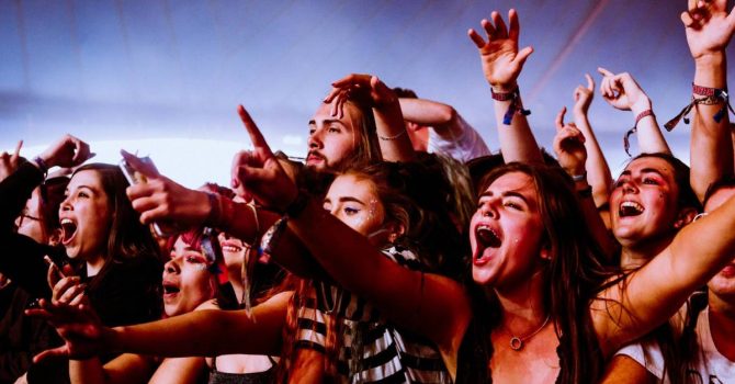 Badania pokazują: kontrole narkotykowe na festiwalach poprawiają bezpieczeństwo uczestników